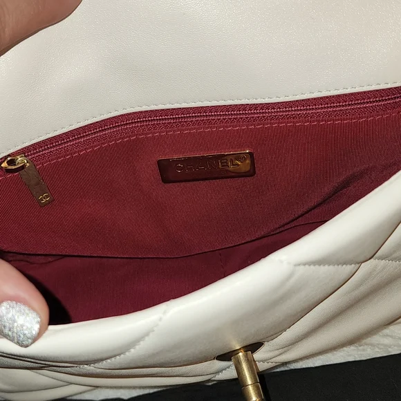 Chanel 19 handbag - Picture 2 of 6